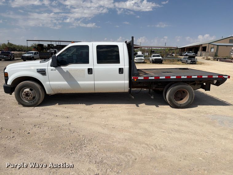 image for item DV8614 2009 Ford F350 Super Duty Crew Cab flatbed pickup truck