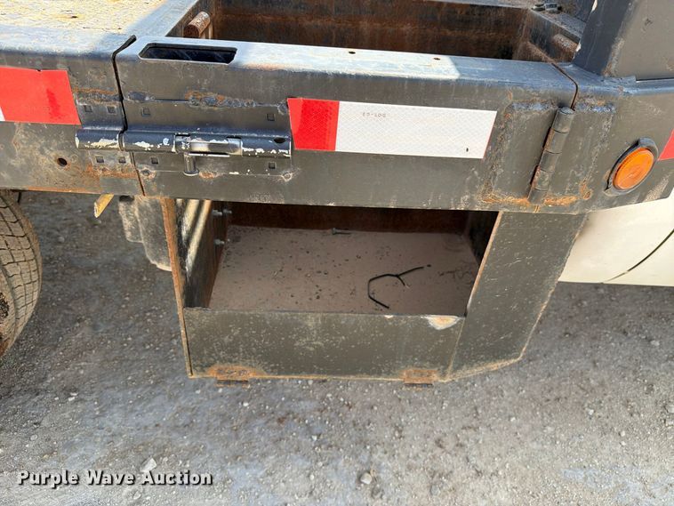 image for item DV8614 2009 Ford F350 Super Duty Crew Cab flatbed pickup truck