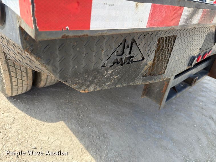 image for item DV8614 2009 Ford F350 Super Duty Crew Cab flatbed pickup truck