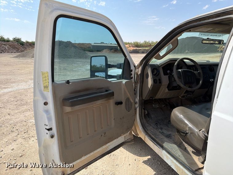 image for item DV8614 2009 Ford F350 Super Duty Crew Cab flatbed pickup truck