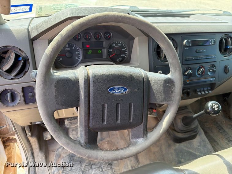 image for item DV8614 2009 Ford F350 Super Duty Crew Cab flatbed pickup truck