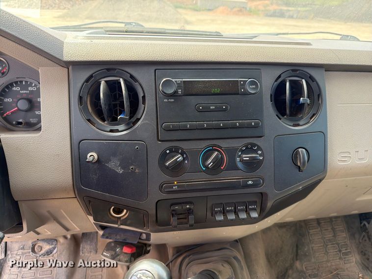 image for item DV8614 2009 Ford F350 Super Duty Crew Cab flatbed pickup truck