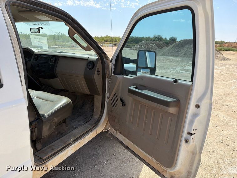 image for item DV8614 2009 Ford F350 Super Duty Crew Cab flatbed pickup truck