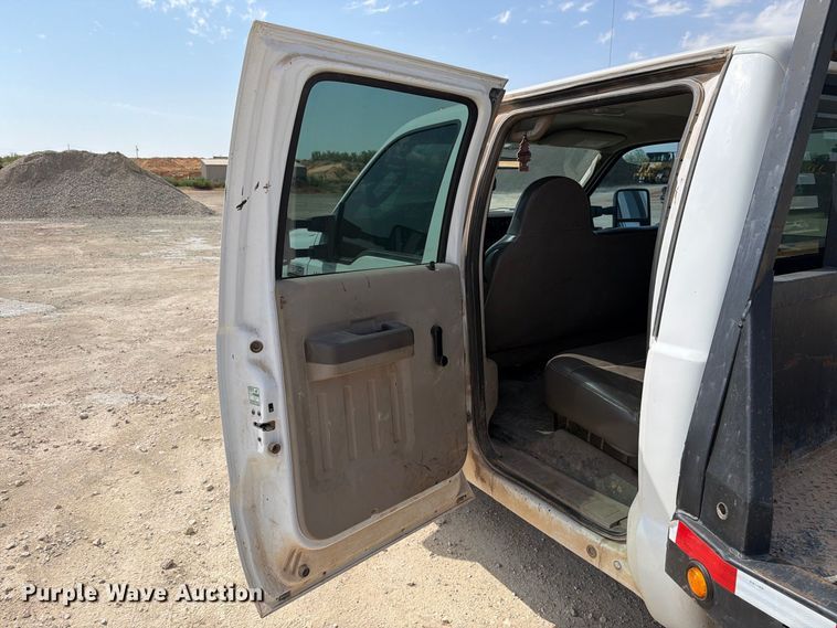 image for item DV8614 2009 Ford F350 Super Duty Crew Cab flatbed pickup truck