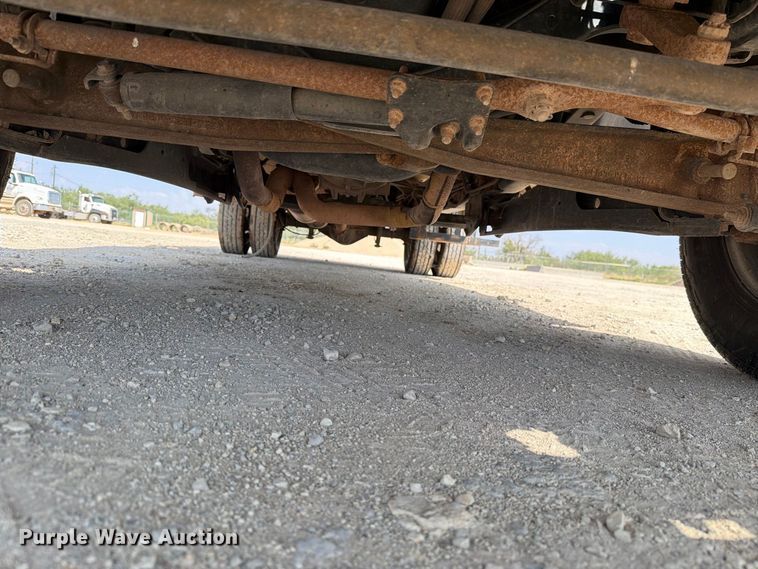 image for item DV8614 2009 Ford F350 Super Duty Crew Cab flatbed pickup truck
