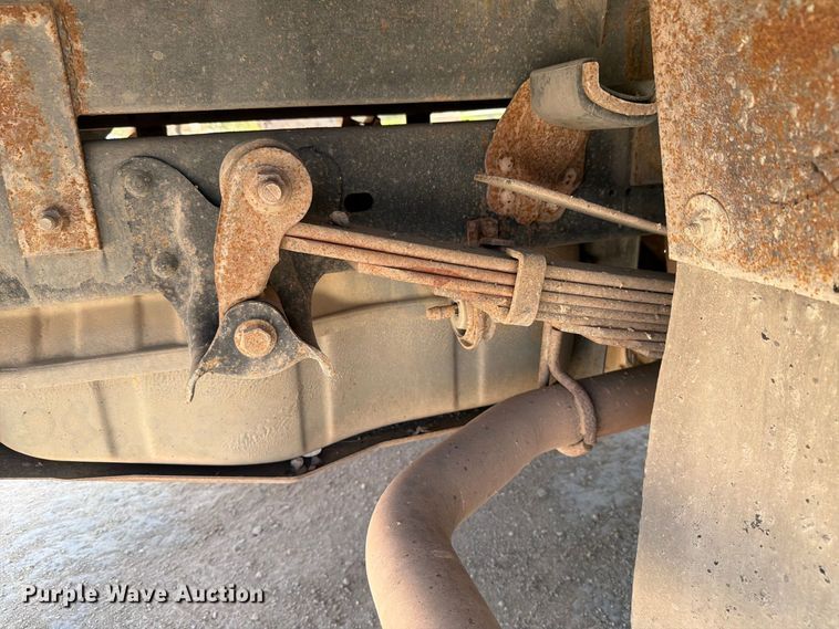 image for item DV8614 2009 Ford F350 Super Duty Crew Cab flatbed pickup truck