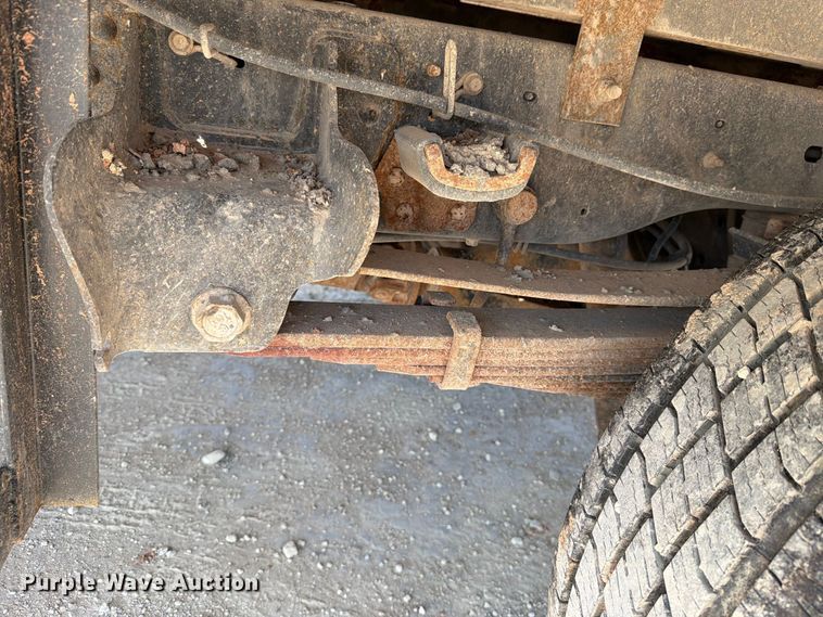 image for item DV8614 2009 Ford F350 Super Duty Crew Cab flatbed pickup truck