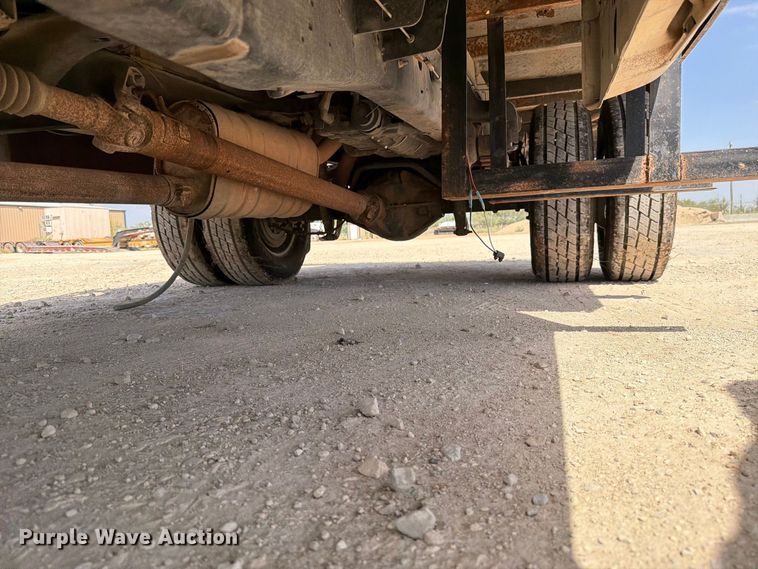 image for item DV8614 2009 Ford F350 Super Duty Crew Cab flatbed pickup truck