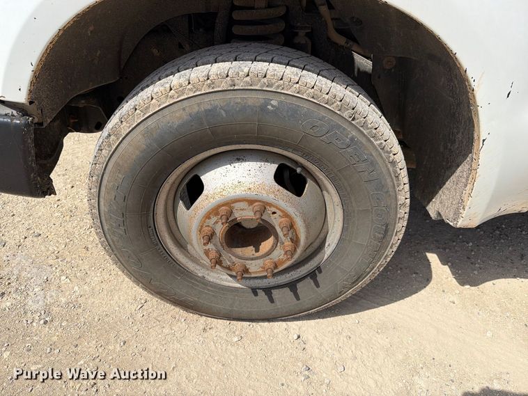 image for item DV8614 2009 Ford F350 Super Duty Crew Cab flatbed pickup truck