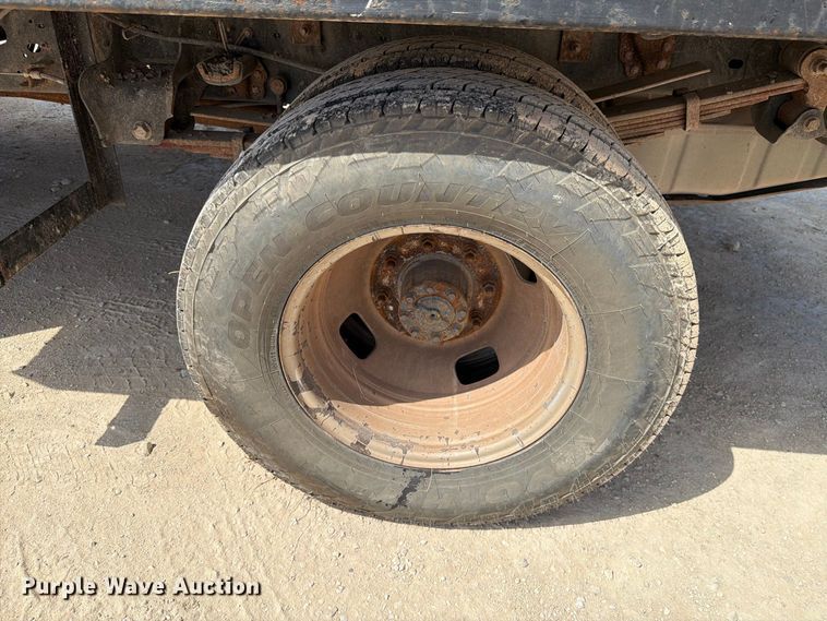 image for item DV8614 2009 Ford F350 Super Duty Crew Cab flatbed pickup truck