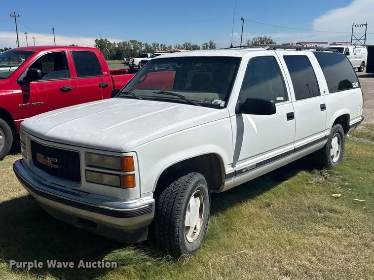image for item DY3243 1999 GMC Suburban SUV