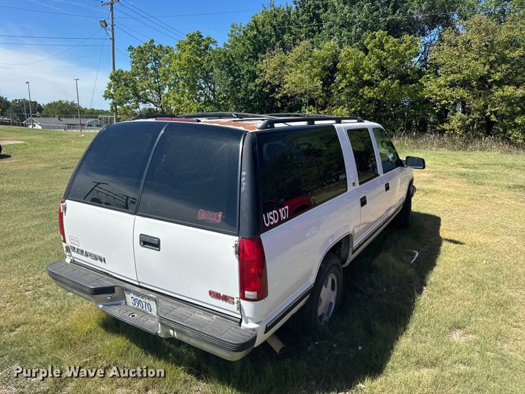 image for item DY3243 1999 GMC Suburban SUV