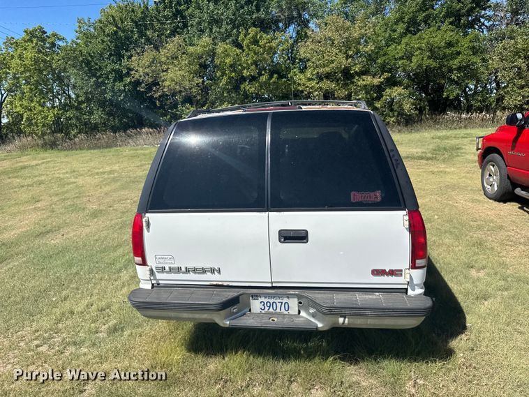 image for item DY3243 1999 GMC Suburban SUV