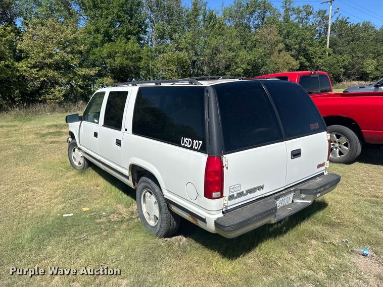 image for item DY3243 1999 GMC Suburban SUV