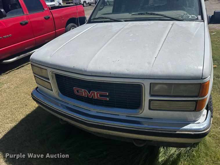 image for item DY3243 1999 GMC Suburban SUV
