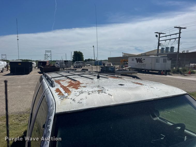 image for item DY3243 1999 GMC Suburban SUV