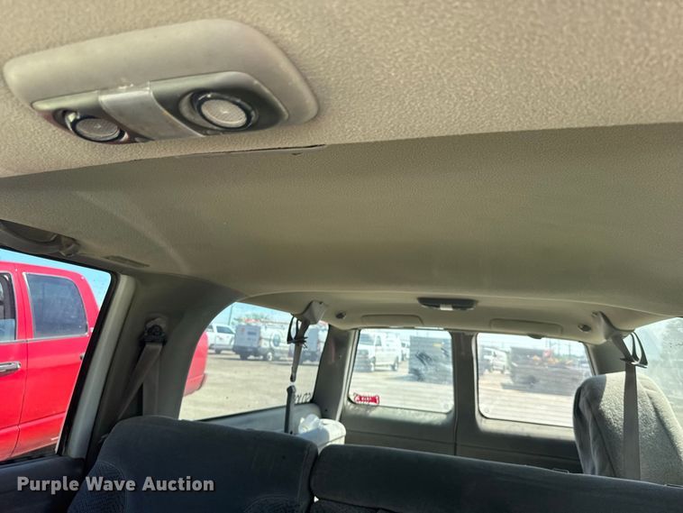 image for item DY3243 1999 GMC Suburban SUV