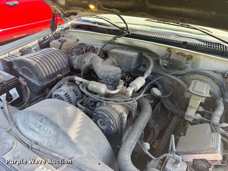 image for item DY3243 1999 GMC Suburban SUV