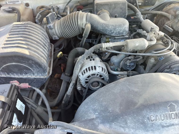 image for item DY3243 1999 GMC Suburban SUV