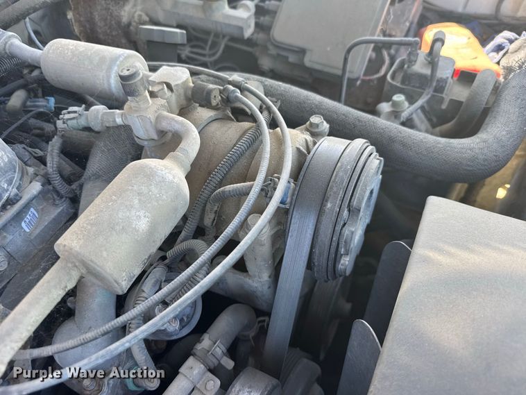 image for item DY3243 1999 GMC Suburban SUV