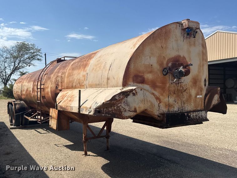 image for item DY3305 1958 Moser tank trailer