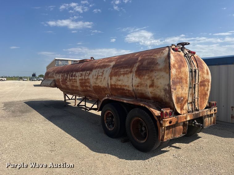 image for item DY3305 1958 Moser tank trailer