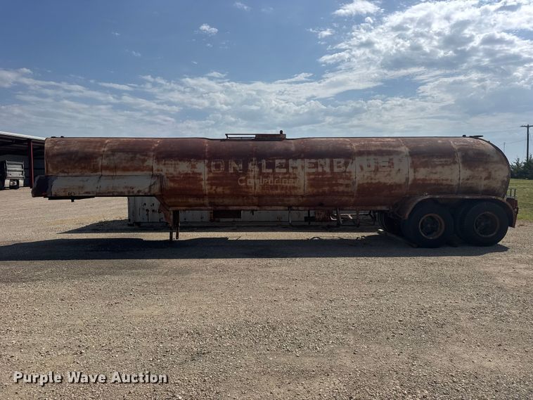 image for item DY3305 1958 Moser tank trailer