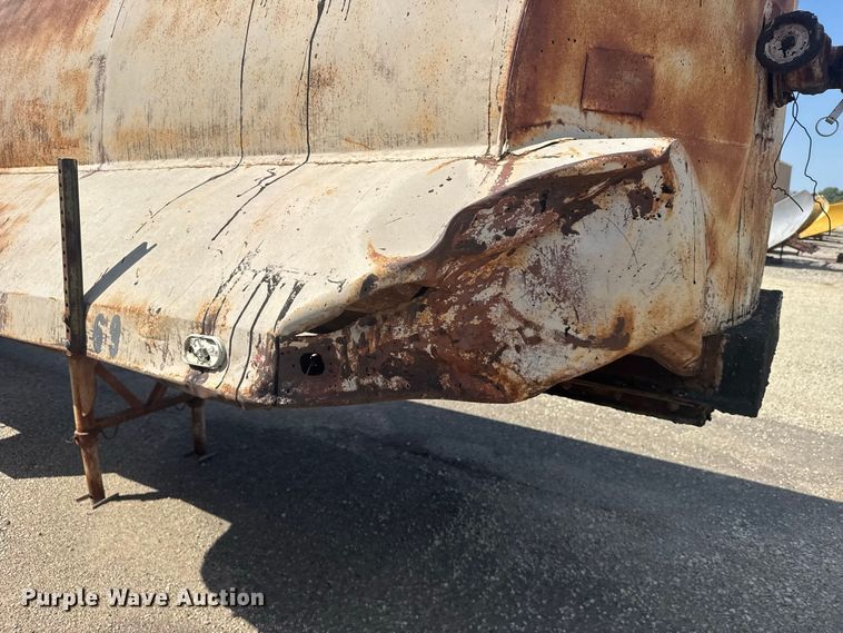 image for item DY3305 1958 Moser tank trailer