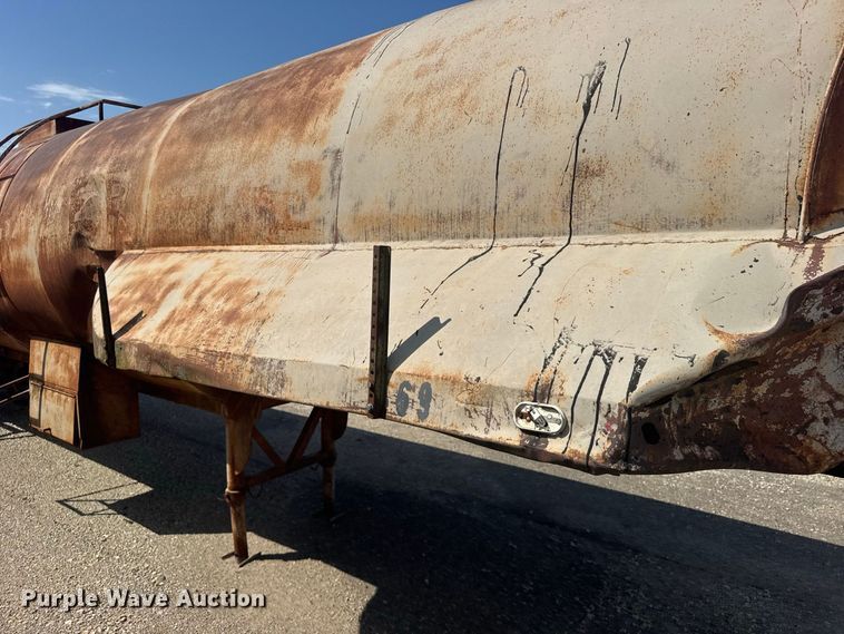 image for item DY3305 1958 Moser tank trailer