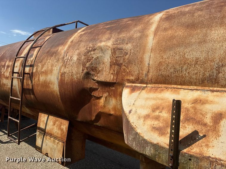 image for item DY3305 1958 Moser tank trailer