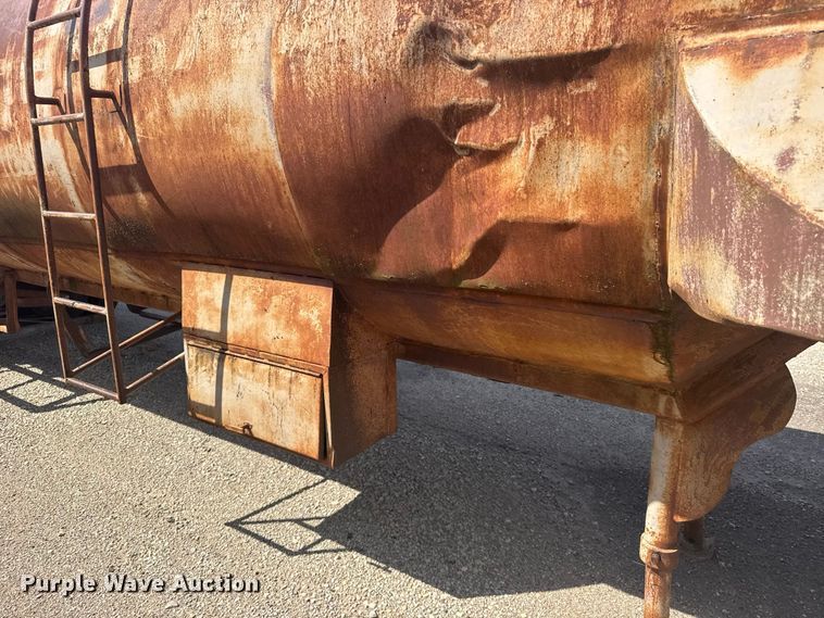 image for item DY3305 1958 Moser tank trailer