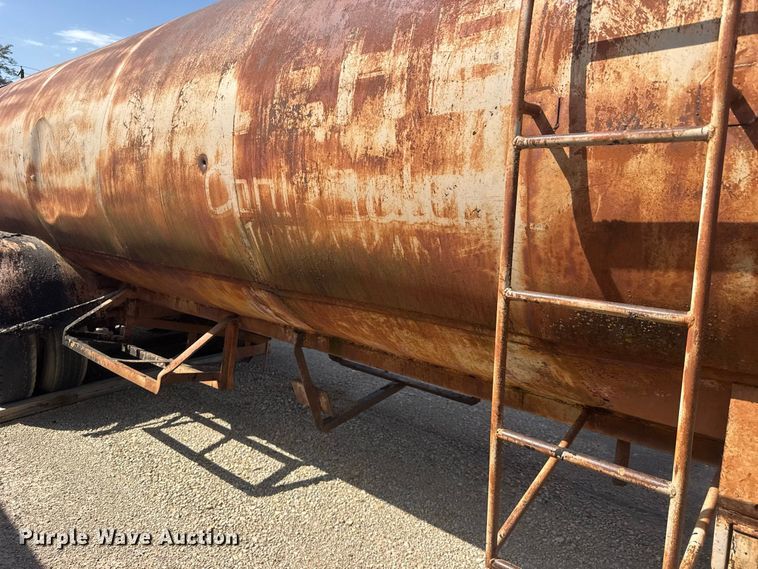 image for item DY3305 1958 Moser tank trailer