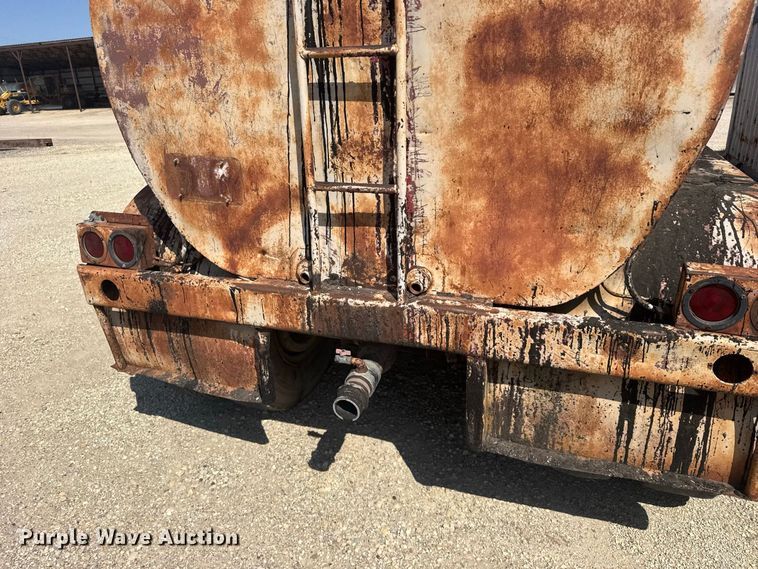 image for item DY3305 1958 Moser tank trailer