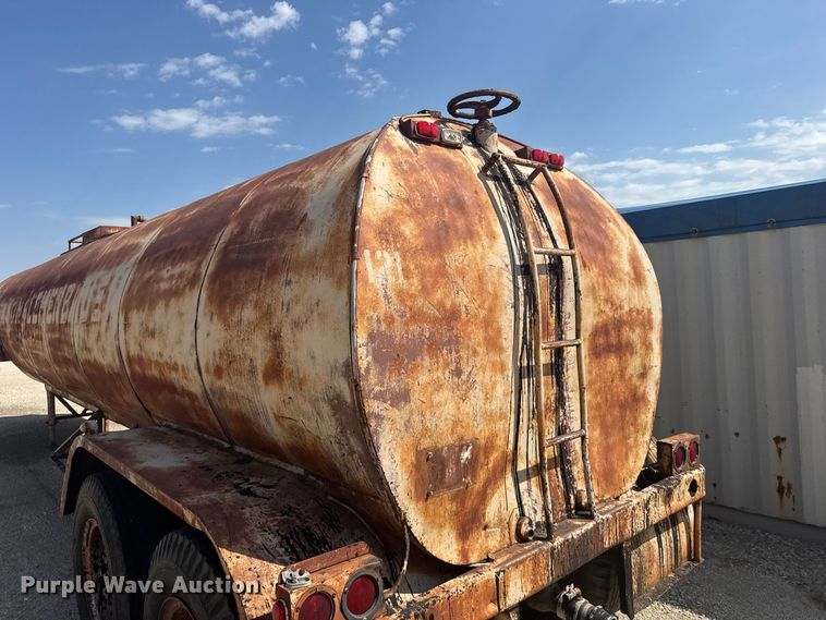 image for item DY3305 1958 Moser tank trailer