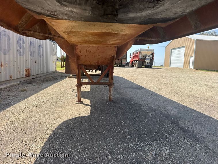 image for item DY3305 1958 Moser tank trailer
