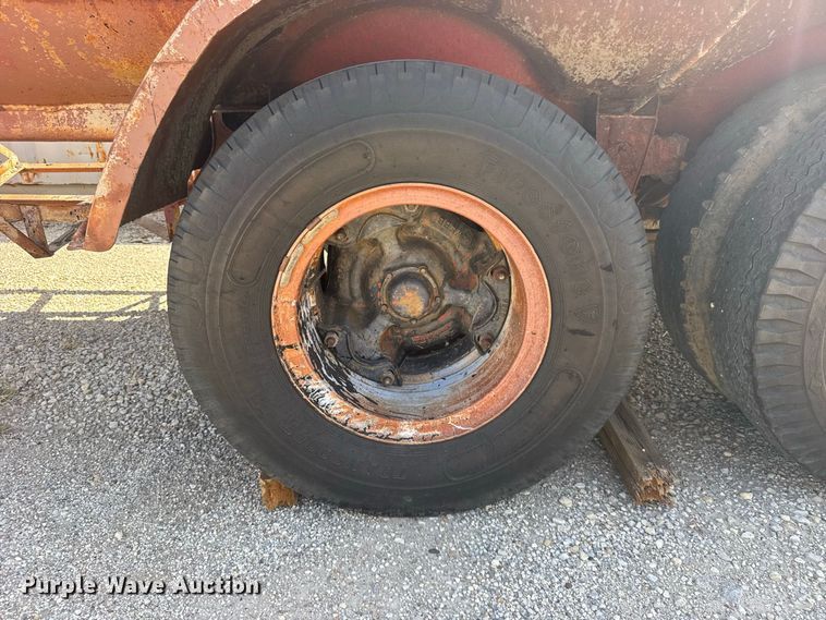 image for item DY3305 1958 Moser tank trailer