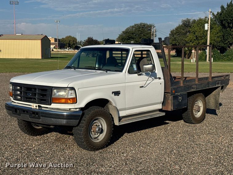 image for item DY3306 1996 Ford F250 XL flatbed pickup truck