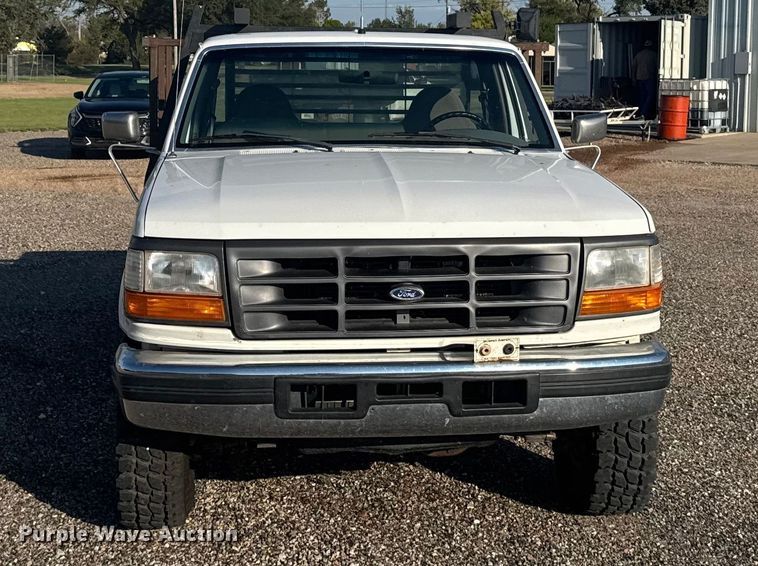 image for item DY3306 1996 Ford F250 XL flatbed pickup truck