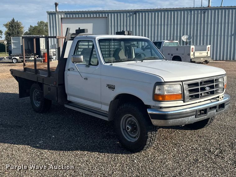 image for item DY3306 1996 Ford F250 XL flatbed pickup truck