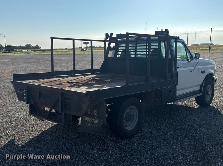 image for item DY3306 1996 Ford F250 XL flatbed pickup truck