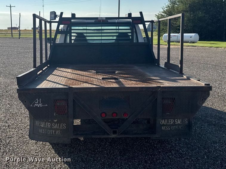 image for item DY3306 1996 Ford F250 XL flatbed pickup truck