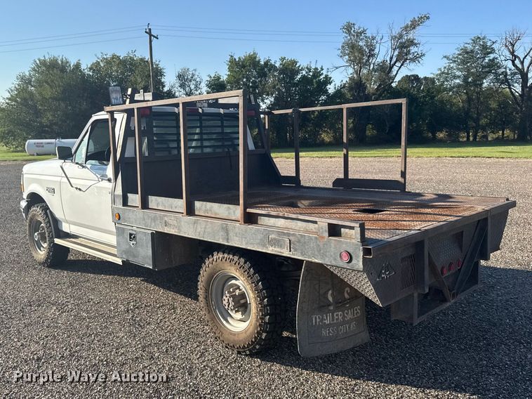 image for item DY3306 1996 Ford F250 XL flatbed pickup truck