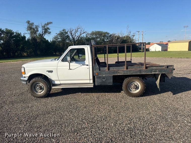 image for item DY3306 1996 Ford F250 XL flatbed pickup truck