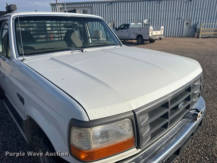 image for item DY3306 1996 Ford F250 XL flatbed pickup truck