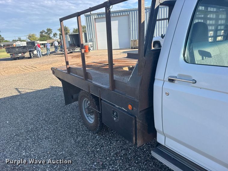 image for item DY3306 1996 Ford F250 XL flatbed pickup truck