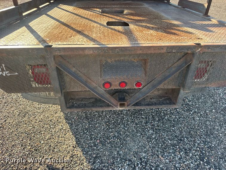 image for item DY3306 1996 Ford F250 XL flatbed pickup truck