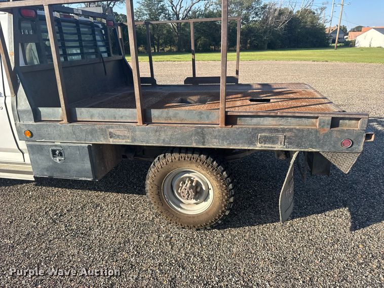 image for item DY3306 1996 Ford F250 XL flatbed pickup truck