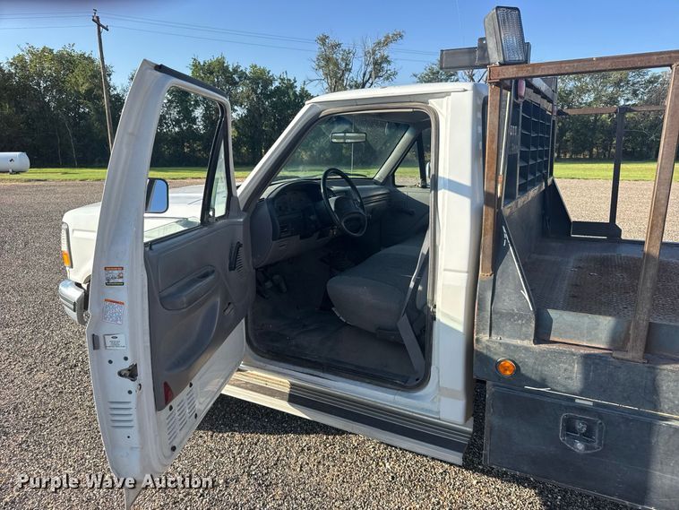image for item DY3306 1996 Ford F250 XL flatbed pickup truck