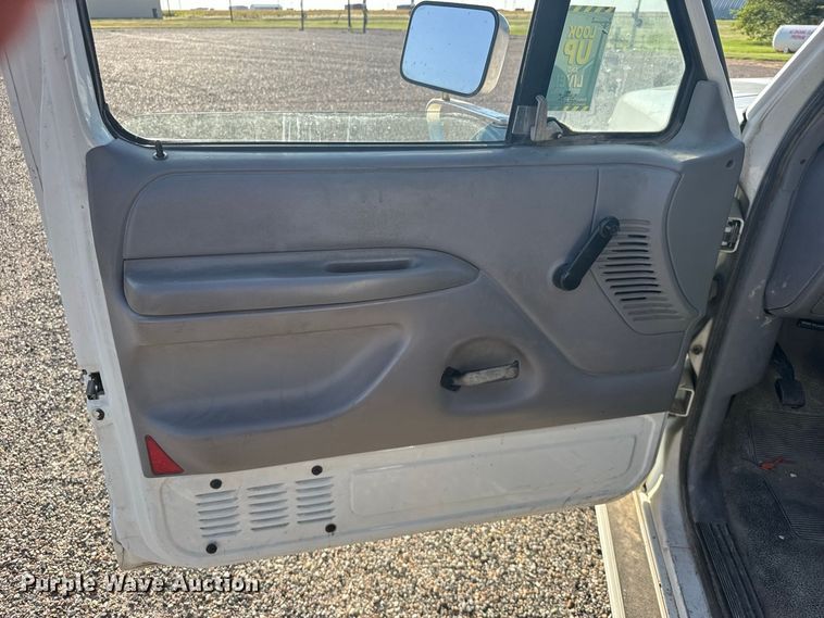 image for item DY3306 1996 Ford F250 XL flatbed pickup truck