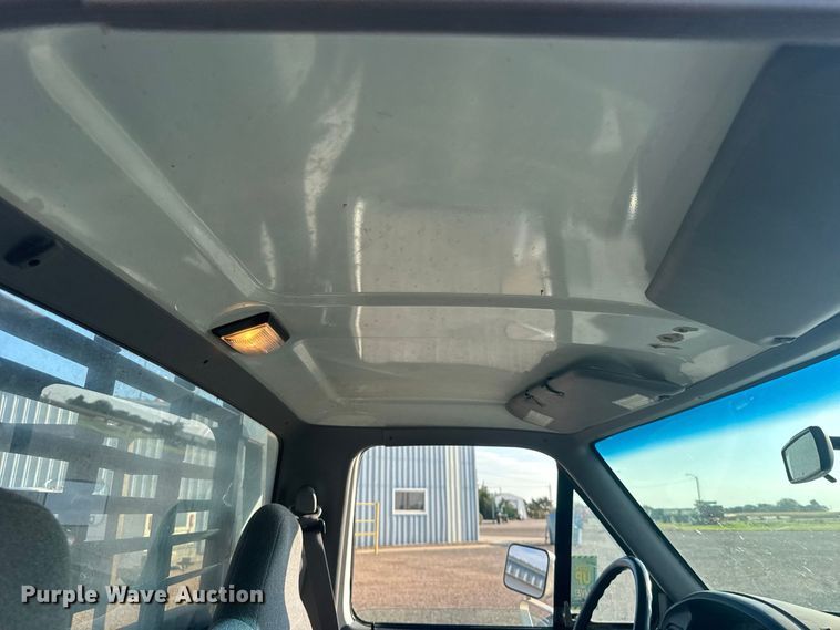 image for item DY3306 1996 Ford F250 XL flatbed pickup truck